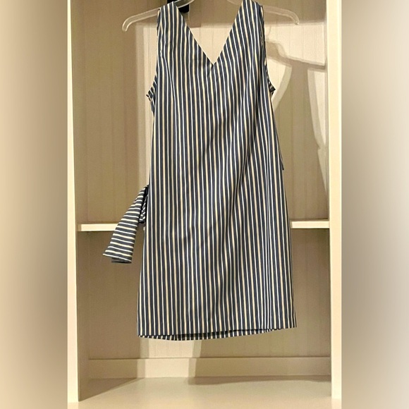 Style Envy Blue Vertical-Striped Faux Wrap Sleeveless Front-Tie Dress | NWT - Picture 2 of 3
